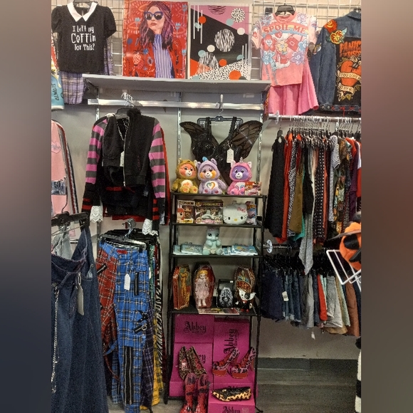 CLOSING Cheap Chick Trading is closing! Shop the Rage collection live now! - Picture 6 of 16